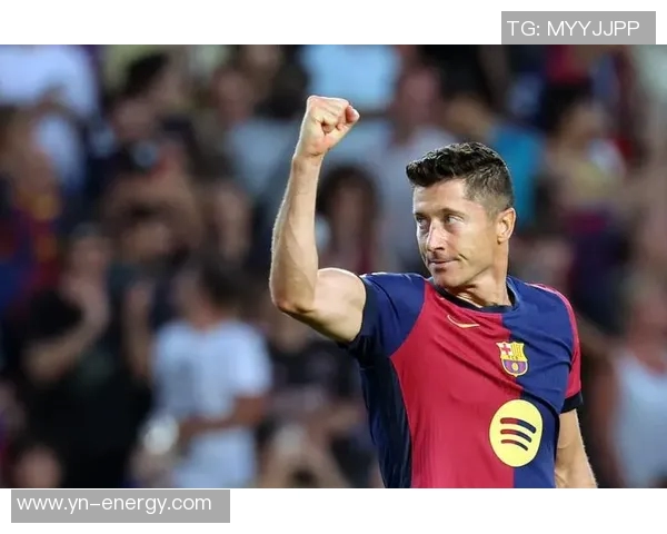 莱万回归拜仁遭球迷嘘声四起质疑其忘恩负义情感纠葛